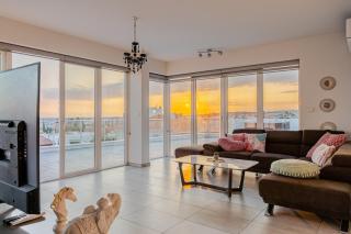 Sky villa penthouse with private outdoor hottub - Limassol - 4