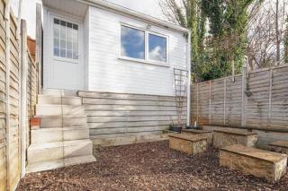 Spacious 3 Bedroom Home with PS5 and Pool Table Near O2 Arena Canary Wharf and Elizabeth Line to Central London - Woolwich - 4