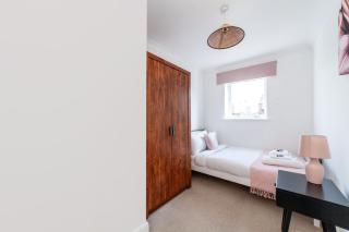 Cozy Welcoming 2BR Flat Near Excel Centre - Londra - 3