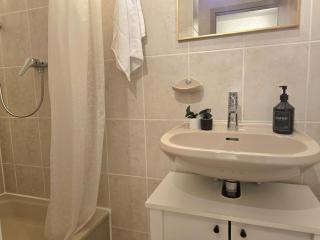 Holiday&Stay, City Apartment, Küche, 85Zoll TV, WLAN - Weingarten - 2