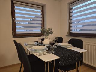 Holiday&Stay, City Apartment, Küche, 85Zoll TV, WLAN - 6