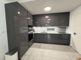 Downtown 2 bedrooms nearby Duna river Balcony-Garage 10 euro per day - Budapest - 2