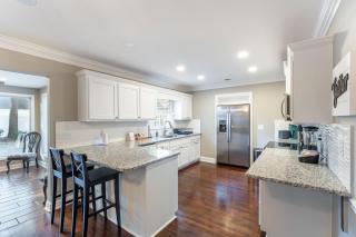 8-Guest Cozy Escape with Fire Pit & Hot Tub! - Pawleys Island - 4
