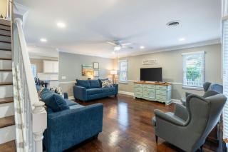 8-Guest Cozy Escape with Fire Pit & Hot Tub! - Pawleys Island - 9