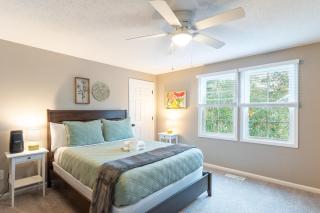 8-Guest Cozy Escape with Fire Pit & Hot Tub! - Pawleys Island - 7