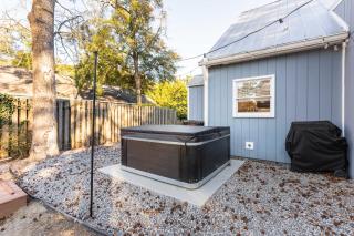 8-Guest Cozy Escape with Fire Pit & Hot Tub! - Pawleys Island - 5