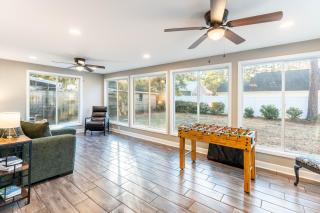 8-Guest Cozy Escape with Fire Pit & Hot Tub! - Pawleys Island - 8