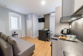 Apartman Poluotok 1 - 2