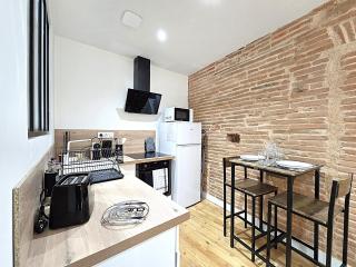 Le Briand - Studio pour 2 personnes - Climatisation - Fibre internet - 5 min à pied de la gare et du centre-ville - Places de stationnements gratuites sur toute l'avenue - Montauban - 2