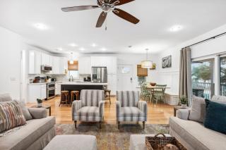 Dolphin Days by AvantStay Pool 0.2mi to Beach - Destin - 2