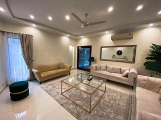 Luxurious 4BR Fully Furnished Central Villa Lahore - Lahore - 7
