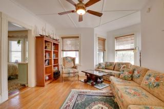 Quaint Beverly Townhome Walk to Beach and Downtown! - Beverly - 9