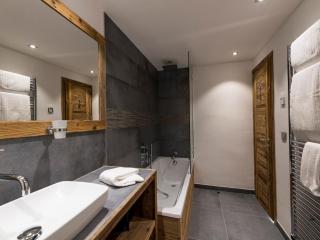 Appartement de standing à Courchevel avec vue, proche des pistes, parking inclus - FR-1-575-59 - Courchevel - 7