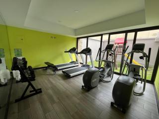 Moderno apartamento en la ciudad a solo 7 minutos del aeropuerto - La Aurora - 8