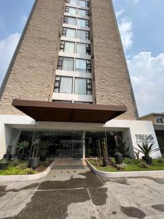 Moderno apartamento en la ciudad a solo 7 minutos del aeropuerto - La Aurora - 3