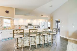 Waterfront Retreat with Dock and Pool in Cape Coral - Cape Coral - 3