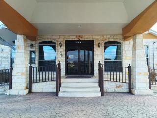 OYO American Inn And Suites Victoria - Victoria - 9