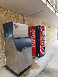 OYO American Inn And Suites Victoria - Victoria - 1