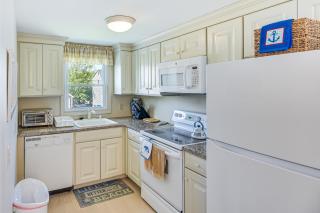 Coastal Home: 1 Mi to Beach, 2 Mi to Dtwn Newport! - 3