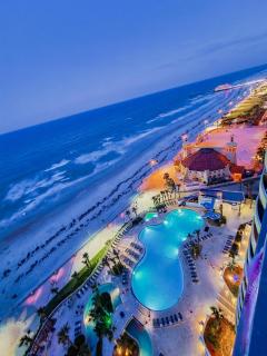 Seaside Splendor! 1BR Oasis with Private Oceanfront Balcony at Wyndham Oceanwalk - Daytona Beach - 4