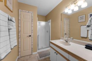 Cozy Top Floor 2BR Condo with View and Amenities!! - Branson - 2