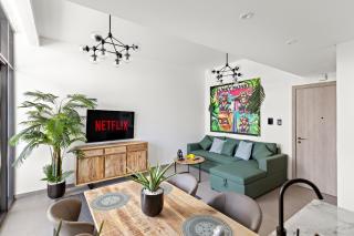 VayK - Unique 1BR with Artistic Decor in JVC - 9