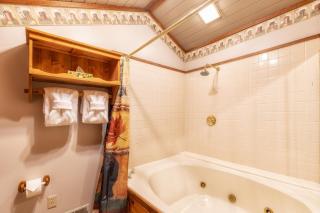 Heavenly View, Hot Tub, 3 King Beds, Pool Table - Gatlinburg - 4