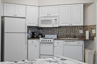 Seventh Floor Serenity, Updated 3BR with OceanFront Private Balcony at The Wyndham Ocean Walk Resort - 9