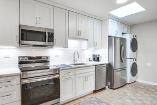 Steps to Shops and Eats Apt in Portage Park! - 2