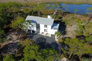 Canal- Bay Front family home 5-bedroom Sleeps 18 POOL coming soon Boat Dock - St. George Island - 8