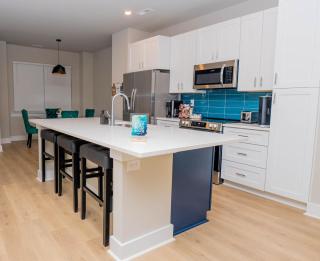 Cozy Downtown Retreat, Sleeps 8, Qbeds, Near Bojangles Coliseum - Charlotte - 3