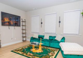 Cozy Downtown Retreat, Sleeps 8, Qbeds, Near Bojangles Coliseum - Charlotte - 0