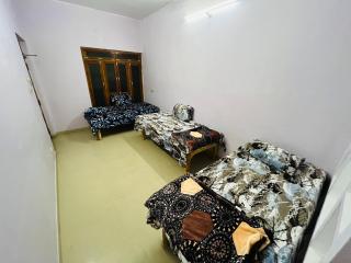 Maha Kumbh Sangam 1 Km Jhusi Home Stay - Jhūsi - 1