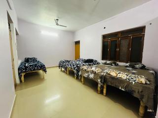 Maha Kumbh Sangam 1 Km Jhusi Home Stay - Jhūsi - 0