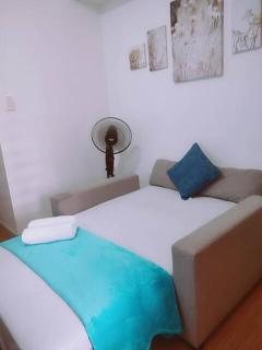 Cozy 1BR with Sofabed and Wifi in Grace Res - Manila - 3