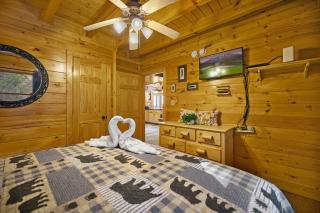 Authentic Cabin, View, 5 King Bed, Theater, Sleeps 17, Hot Tub - 9