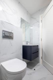 2nd Floor Stylish 2-Bed Apartment - 8