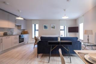 2nd Floor Stylish 2-Bed Apartment - 4