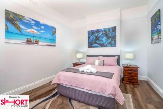 King & Queen Bed - Apartment on Summer Near Cook Park - Orange - 9