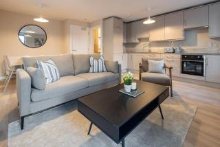 3rd Floor Stylish 2-Bed Apartment - 9
