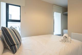 3rd Floor Stylish 2-Bed Apartment - 7