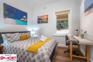 King & Queen Bed - Apartment on Summer Near Cook Park - Orange - 2