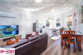King & Queen Bed - Apartment on Summer Near Cook Park - Orange - 1