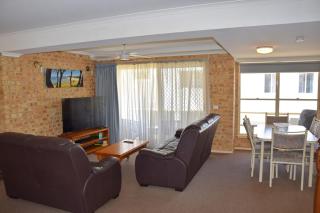 Ocean Shores Apartment 05 - Bring your own linen. - 5