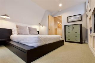 Stunning Art Filled Loft With Abundant Natural Light - 6