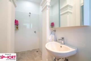 One Bedroom Apartment on Summer/ No.2 near CBD - Orange - 7