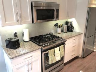 Stunning Logan Circle Apt - With Parking - 5