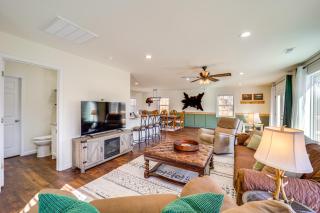 Scenic Mtn Views and Fire Pit Modern Lenoir Retreat - Hogetown - 6