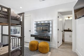 1st Flr Nashville Escape Downtown & Top Spots - 1