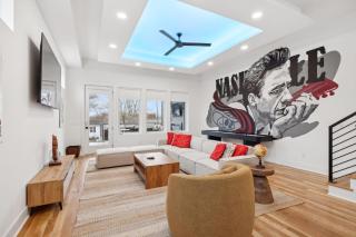 Upscale Multi-Level Home Rooftop & Game Room Fun - Nashville - 7